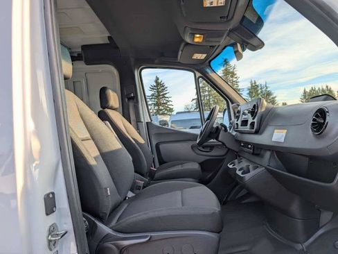Used 2025 Mercedes-Benz Sprinter 2500 image 12