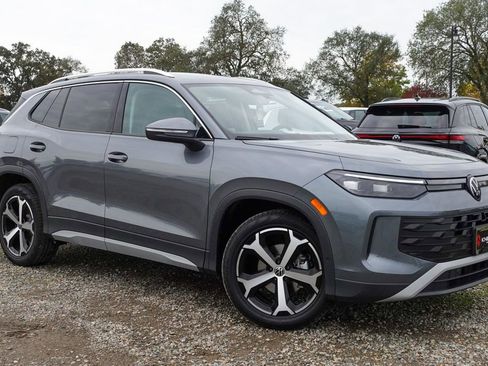 New 2026 Volkswagen Tiguan SE image 3