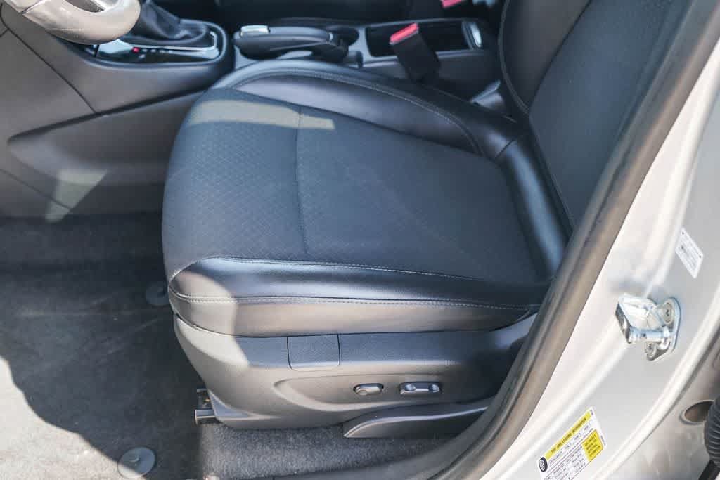 Used 2019 Buick Encore Sport Touring FWD image 21