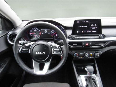 Used 2023 Kia Forte LXS image 5