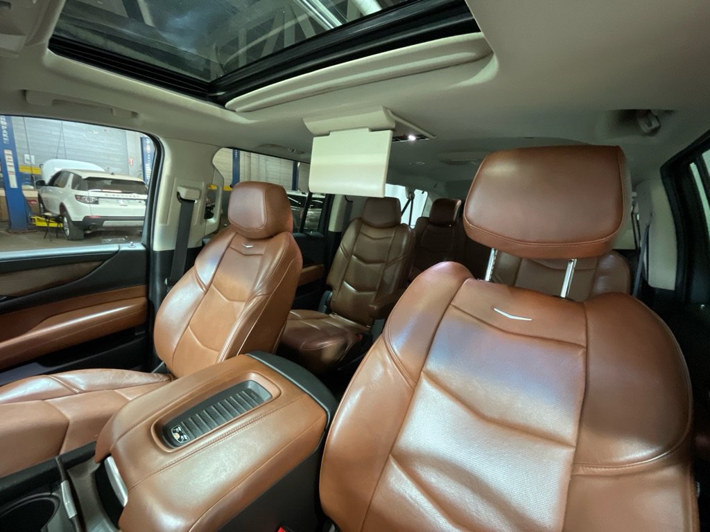 Used 2019 Cadillac Escalade ESV Luxury AWD/4WD image 21