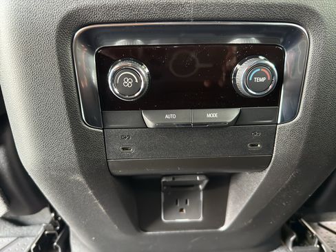 New 2026 Chevrolet Suburban LT image 23