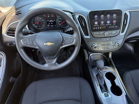 Used 2025 Chevrolet Malibu LT image 12
