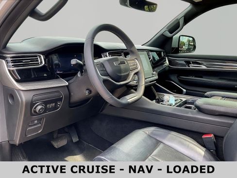 Used 2022 Jeep Wagoneer Series III w/ Premium Group I AWD/4WD image 17