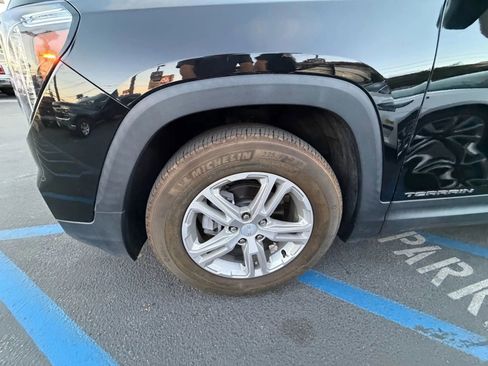 Used 2023 GMC Terrain SLE image 5