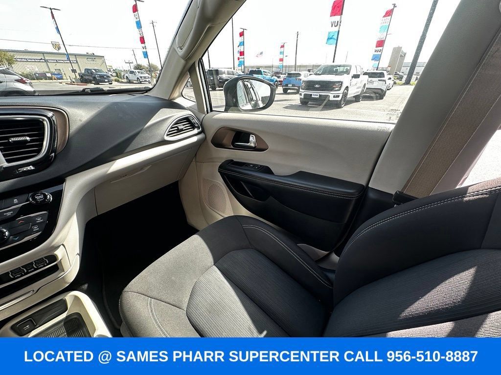 Used 2023 Chrysler Voyager LX FWD image 16