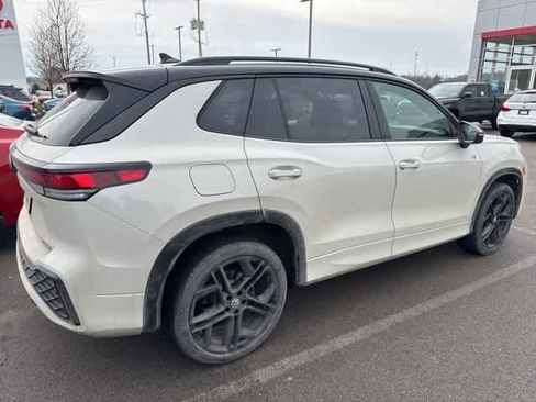 Used 2026 Volkswagen Tiguan SE R-Line image 3