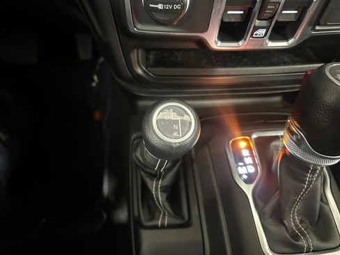 Used 2023 Jeep Wrangler Unlimited Sahara AWD/4WD image 19