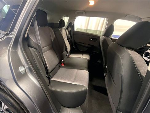 Used 2023 Nissan Rogue SV AWD/4WD image 16