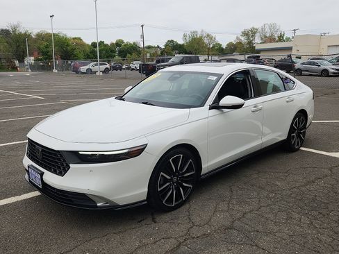 Used 2023 Honda Accord Touring image 3