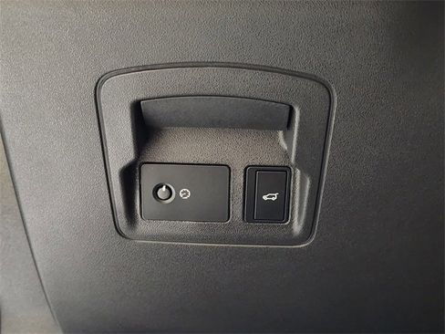 Used 2026 Land Rover Range Rover Velar Dynamic SE image 19