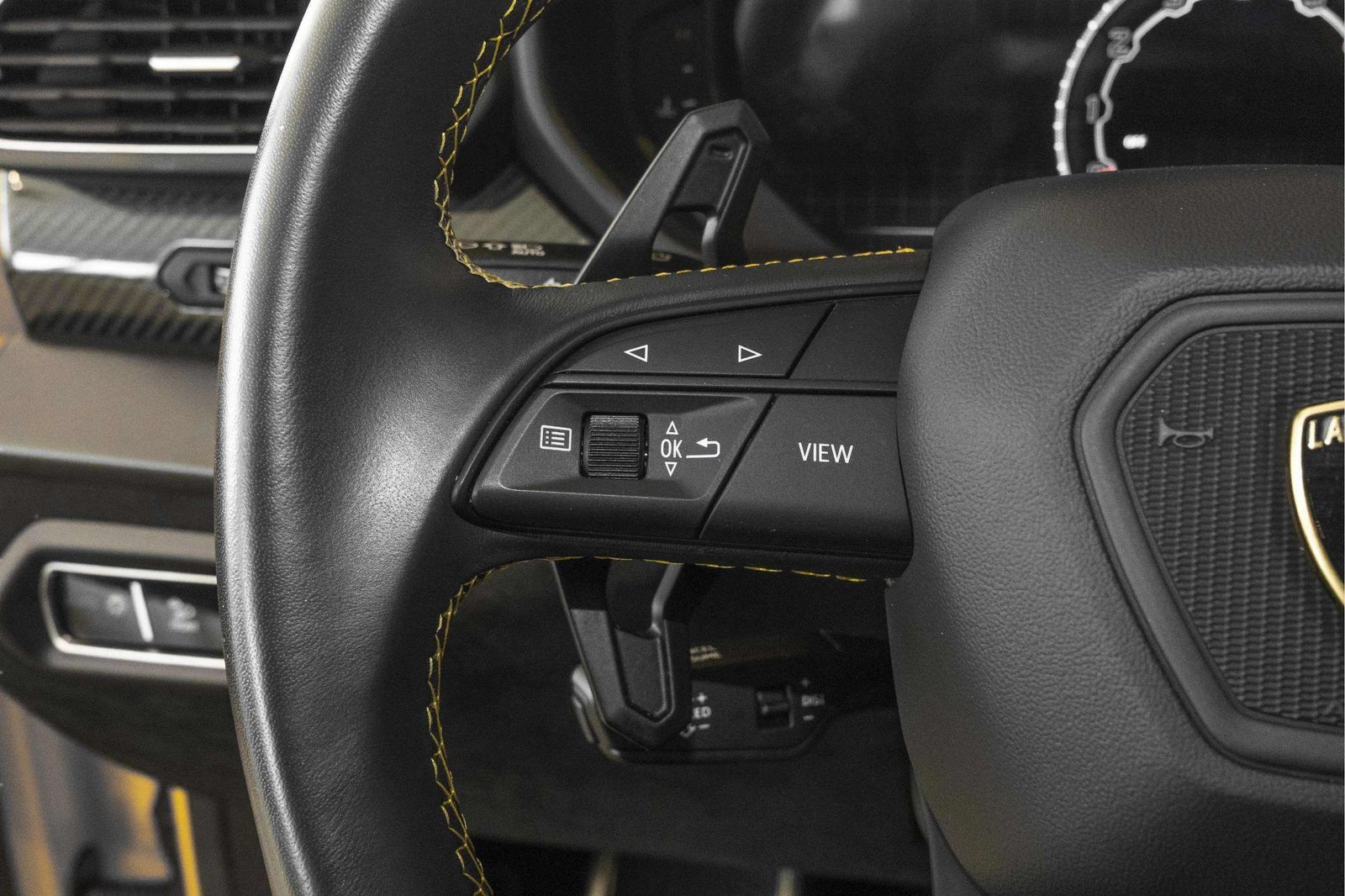 Used 2024 Lamborghini Urus Performante AWD/4WD image 40