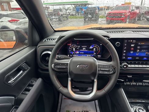 Used 2025 Chevrolet Colorado Z71 w/ Z71 Convenience Package 2 AWD/4WD image 14