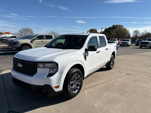 New 2025 Ford Maverick XLT w/ XLT Luxury Package image 13