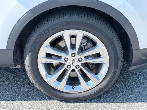 Used 2018 Ford Explorer XLT w/ Equipment Group 202A FWD image 38