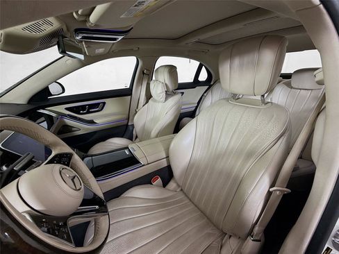 Used 2023 Mercedes-Benz S 500 4MATIC image 2