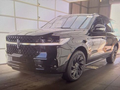 Used 2025 Lincoln Navigator L Reserve w/ Jet Appearance Package image 16