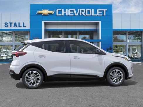Used 2027 Chevrolet Bolt LT FWD image 5