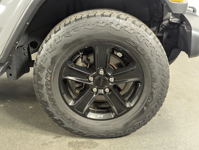 Used 2023 Jeep Wrangler Unlimited Sahara AWD/4WD image 12