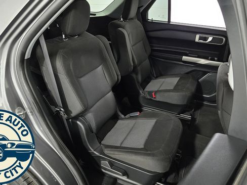 Used 2022 Ford Explorer XLT AWD/4WD image 5