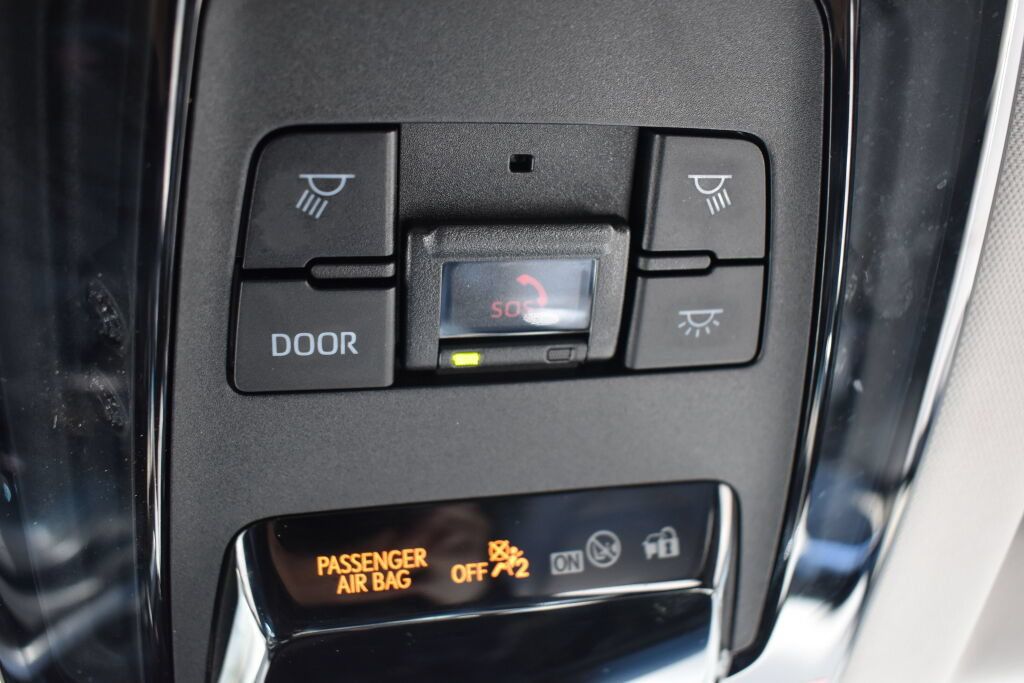 Certified 2024 Toyota Venza XLE AWD/4WD image 16