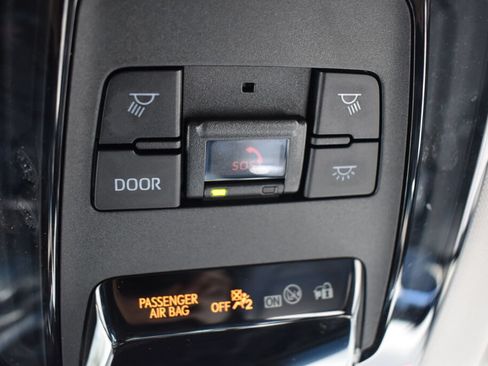 Certified 2024 Toyota Venza XLE AWD/4WD image 16