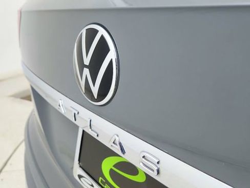 Used 2020 Volkswagen Atlas Cross Sport SEL Premium image 16