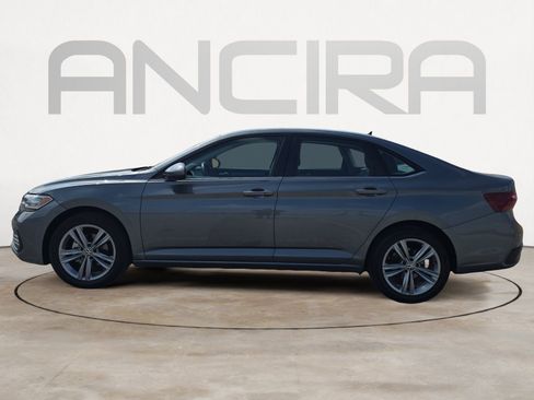 Used 2024 Volkswagen Jetta SE image 5