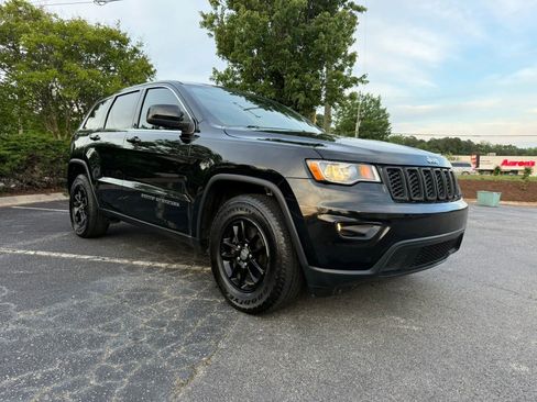 Used 2018 Jeep Grand Cherokee Laredo RWD image 2