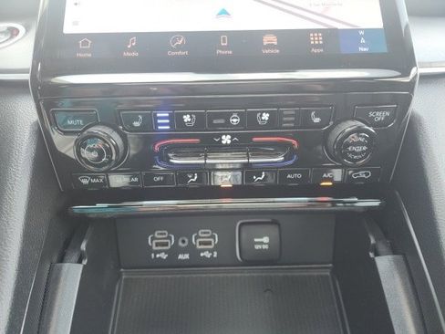 New 2025 Jeep Grand Cherokee Limited w/ Luxury Tech Group II image 7