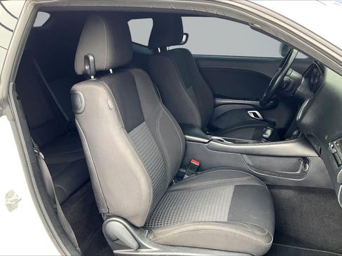 Used 2016 Dodge Challenger SXT RWD image 7