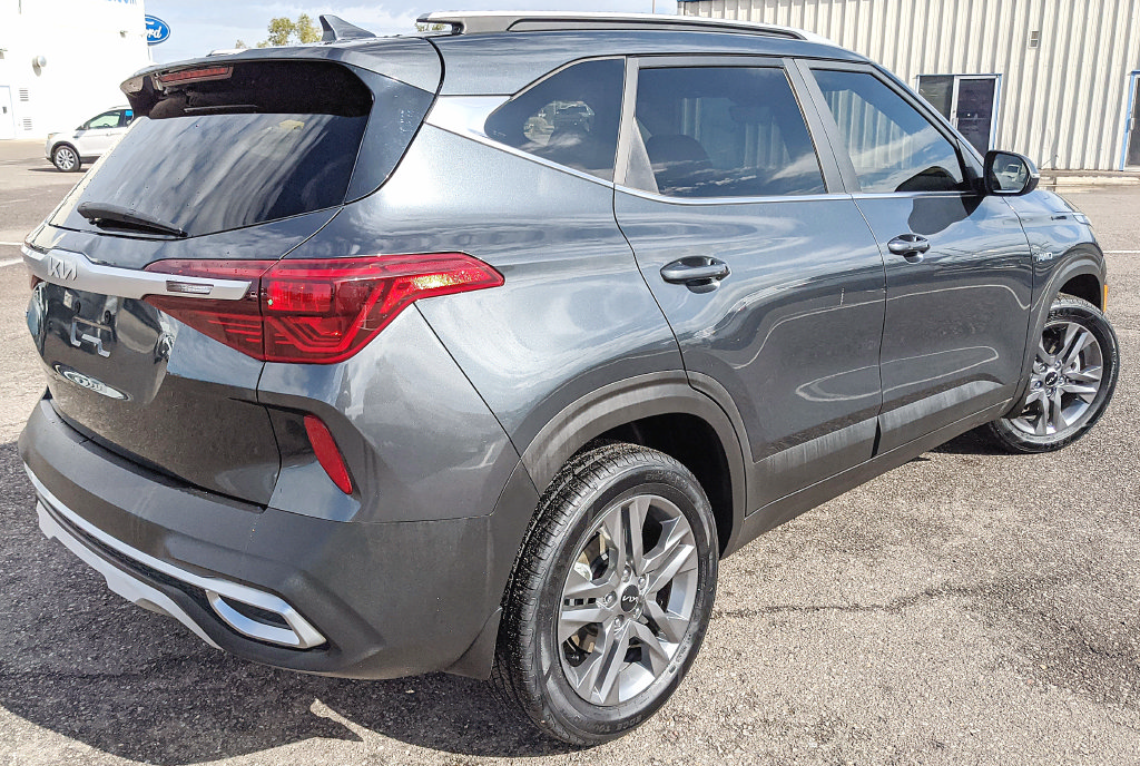 Used 2023 Kia Seltos S w/ Navigation Package AWD/4WD image 4