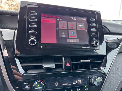 Used 2022 Toyota Camry SE image 22