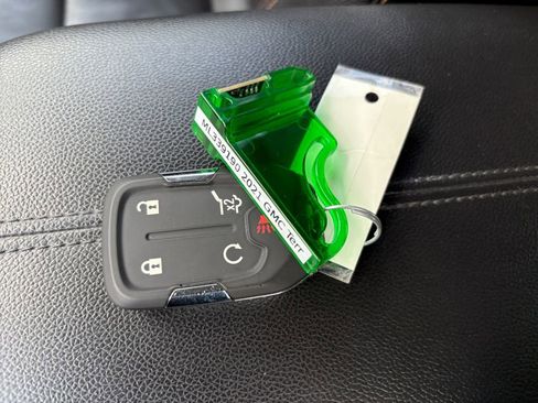 Used 2021 GMC Terrain SLT image 29