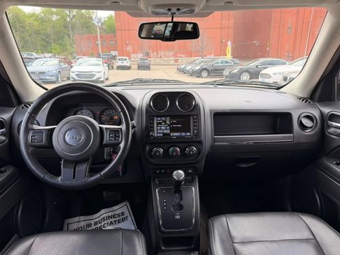 Used 2016 Jeep Patriot High Altitude AWD/4WD image 10