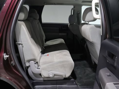 Used 2016 Toyota Sequoia SR5 AWD/4WD image 18