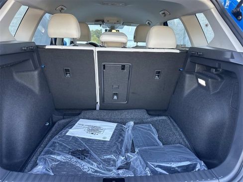 New 2025 Volkswagen Taos SE image 22