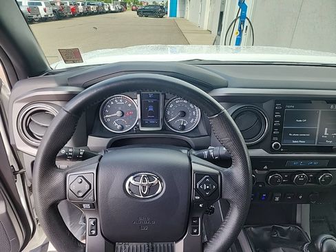 Used 2021 Toyota Tacoma TRD Off-Road AWD/4WD image 13
