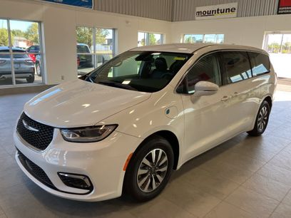 Used 2022 Chrysler Pacifica Touring-L