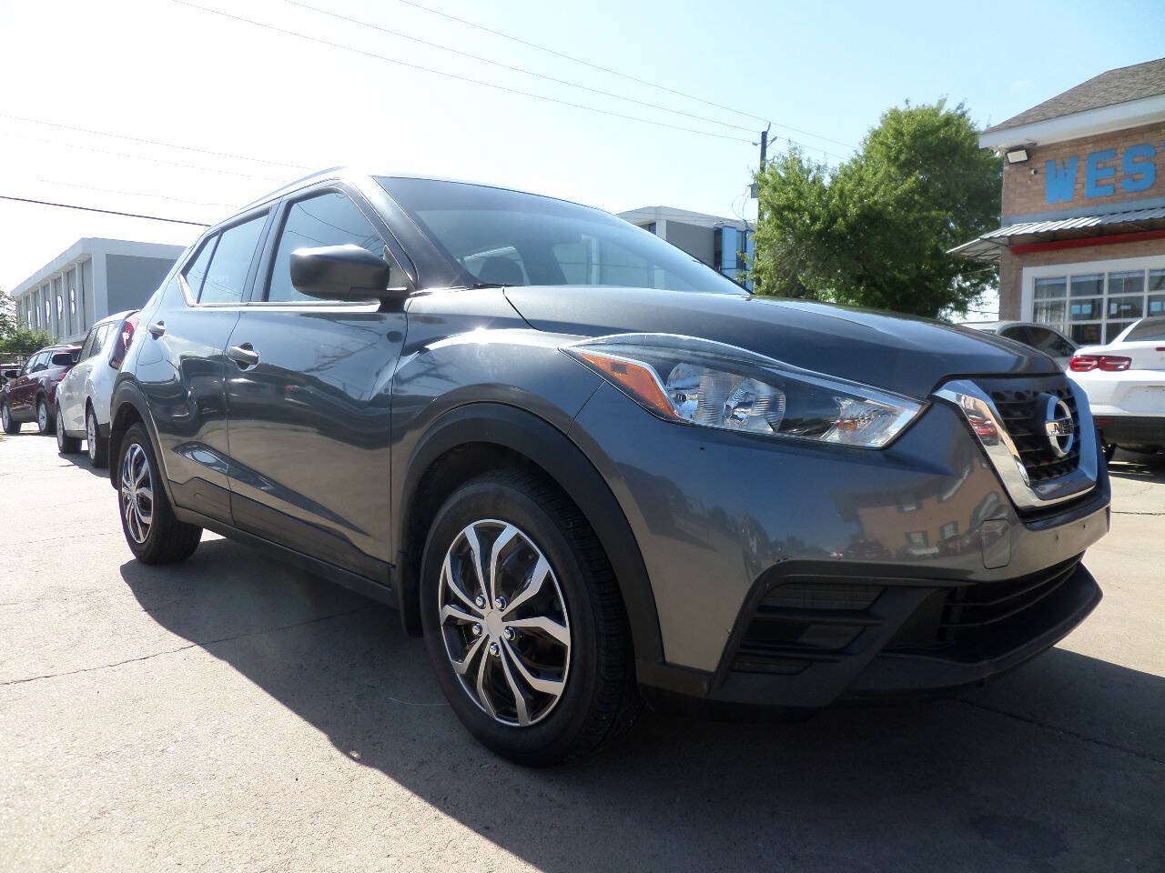 Used 2019 Nissan Kicks S w/ Exterior Electronics Package FWD image 2