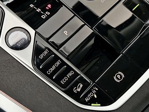 Used 2025 BMW X7 xDrive40i w/ Executive Package image 31