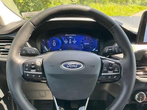 Used 2022 Ford Escape SEL w/ Technology Package AWD/4WD image 8