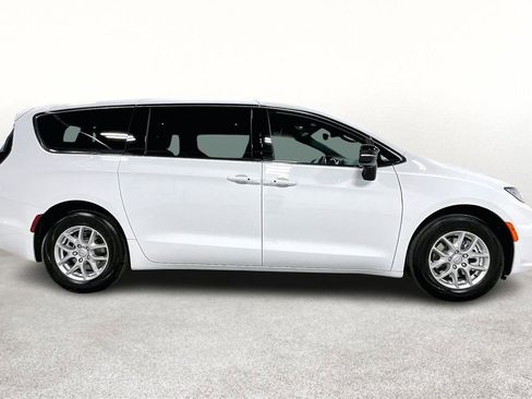 New 2026 Chrysler Pacifica Select image 8