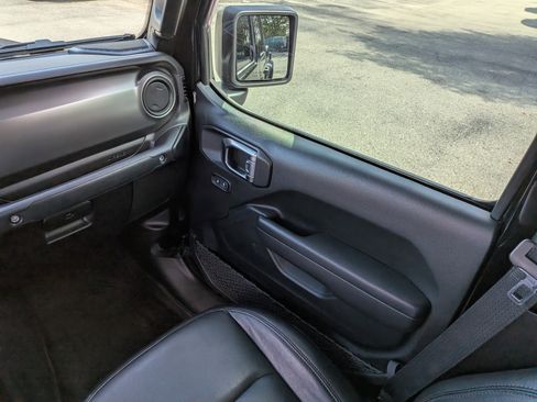 Used 2023 Jeep Gladiator Sport AWD/4WD image 18
