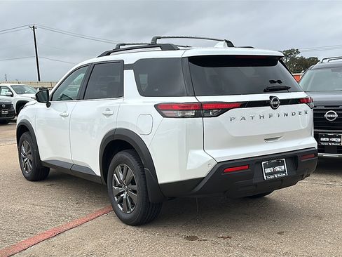 New 2025 Nissan Pathfinder SV image 6