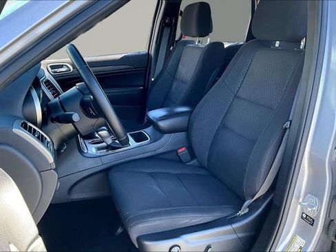 Used 2021 Jeep Grand Cherokee Laredo w/ Security & Convenience Group AWD/4WD image 21