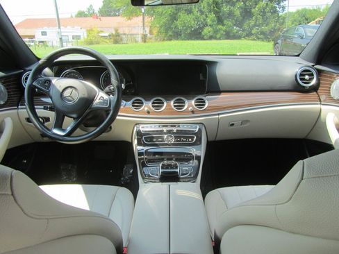 Used 2017 Mercedes-Benz E 300 4MATIC image 13