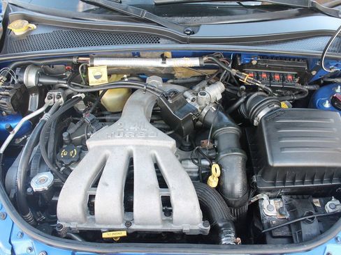 Used 2004 Chrysler PT Cruiser Limited FWD image 14