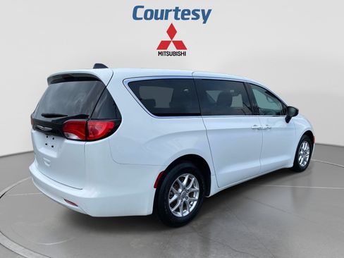 Used 2024 Chrysler Voyager LX FWD image 7