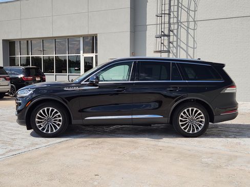 Used 2023 Lincoln Aviator Reserve w/ Equipment Group 201A RWD image 7